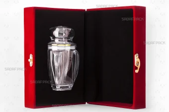 باکس مخملی زعفران صدف پک با درب باز، داخل مخمل مشکی، مقر چوبی برش لیزری و گوهر لارج در داخل برای بسته‌بندی لوکس هدیه و صادرات