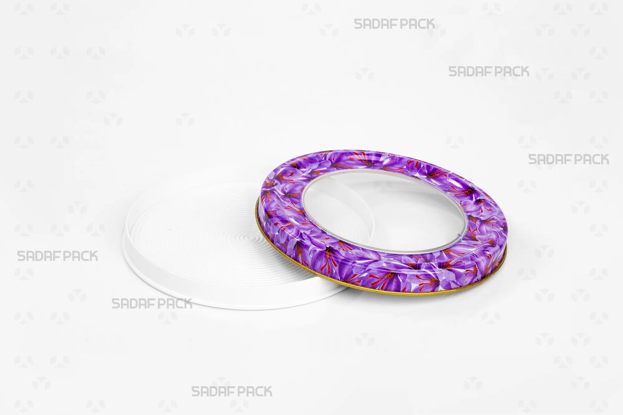 نمای بالا از قوطی 12 فلزی اسپانیا کف بالا خالی با طرح گل زعفران، درب باز جهت نمایش فضای داخلی و طرح کف بالا.