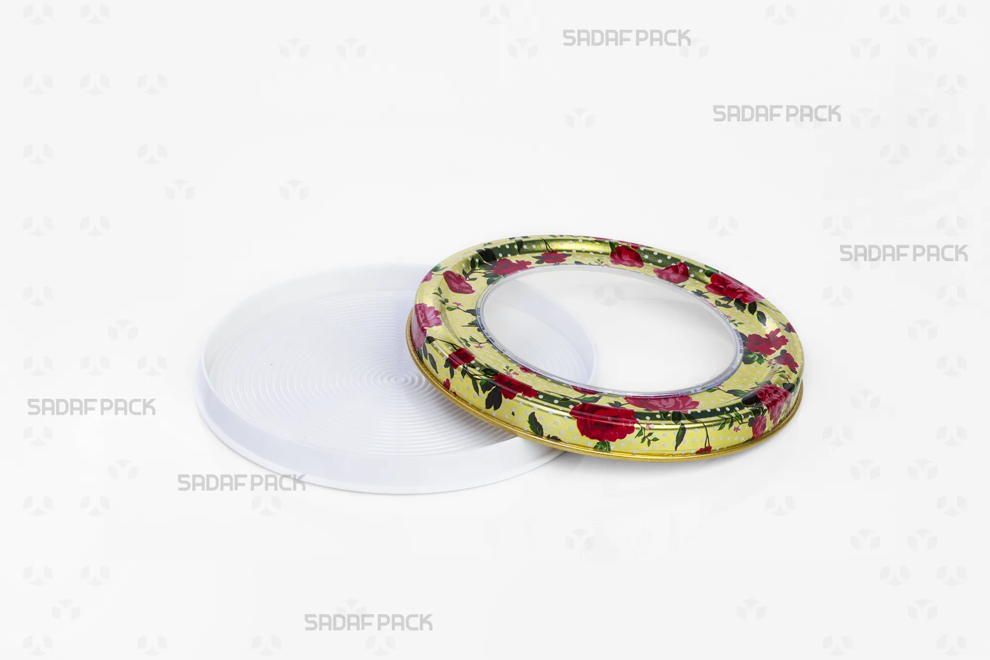 نمای بالا از قوطی 12 فلزی اسپانیا کف بالا خالی با طرح رز طلایی، درب باز برای نمایش ظرفیت داخلی و طرح کف بالا.