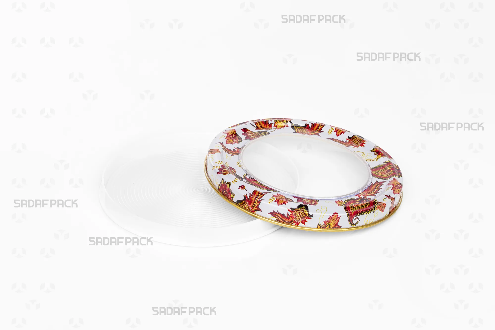 نمای بالا از قوطی 12 فلزی اسپانیا کف بالا خالی با طرح ترنج سفید، درب باز و آماده برای نمایش ظرفیت داخلی و طرح روی بدنه.