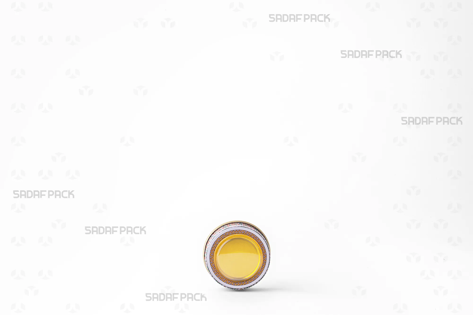 نمای جانبی قوطی فلزی یک گرمی دایره ای شکل برای بسته بندی زعفران با بدنه فلزی و درب شفاف