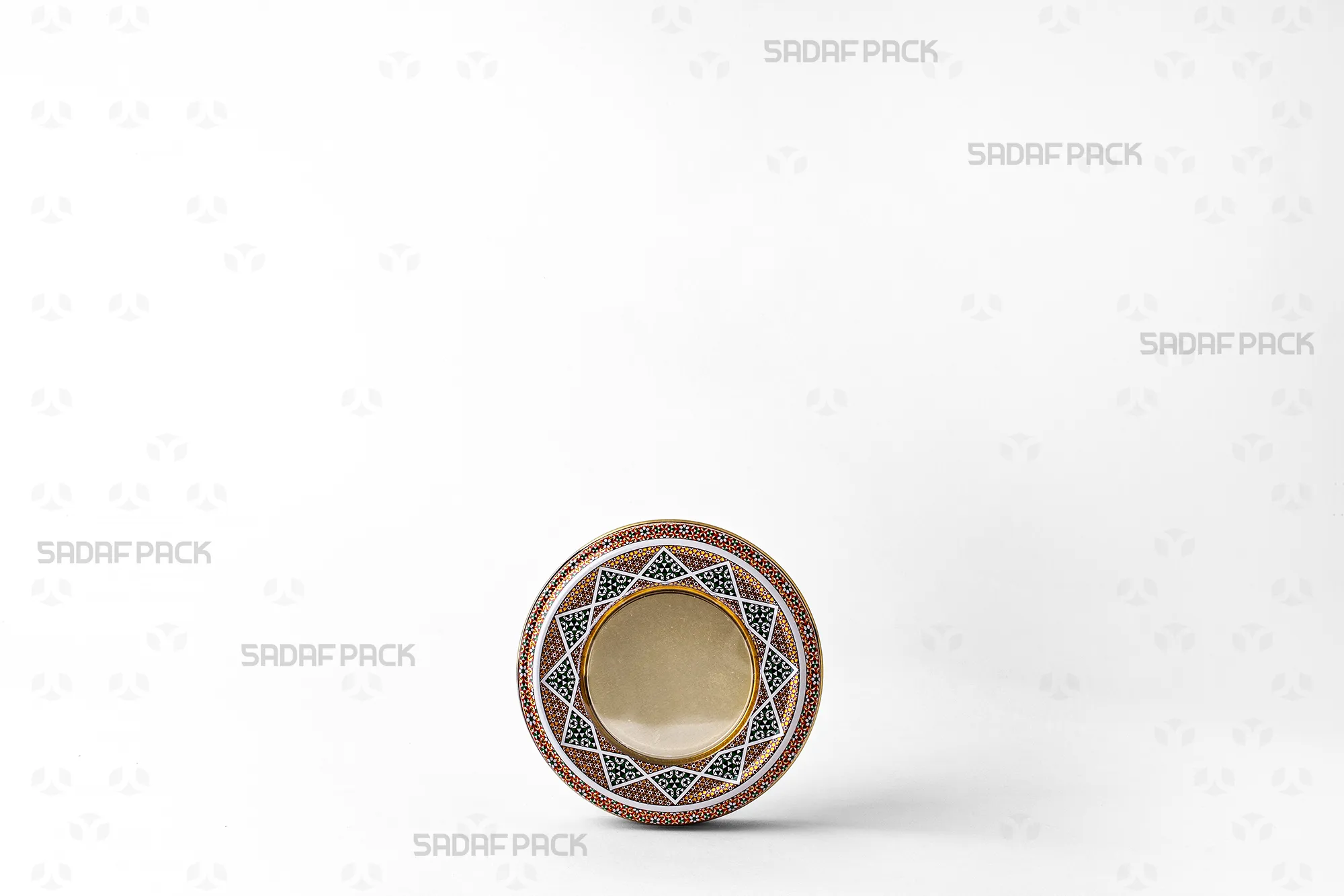 نمای روبرو از قوطی فلزی 10 گرمی که ساختار استوانهای و درب محکم آن را برای محافظت از محتویات نمایش میدهد