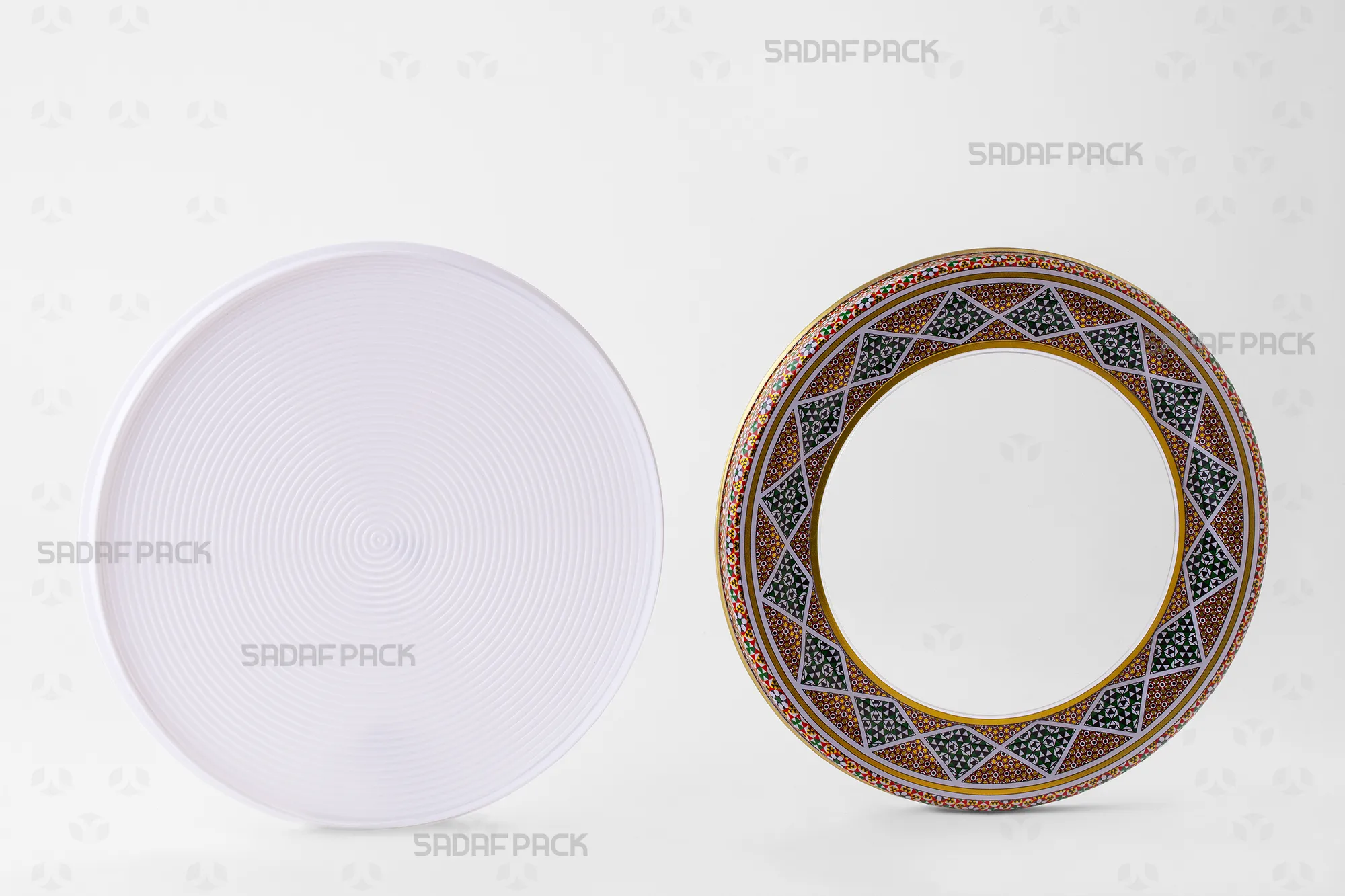 قوطی فلزی اسپانیا ۱۷ کف بالا با درب باز در کنار بدنه، نمایش فضای داخلی برای بستهبندی محصولات لوکس