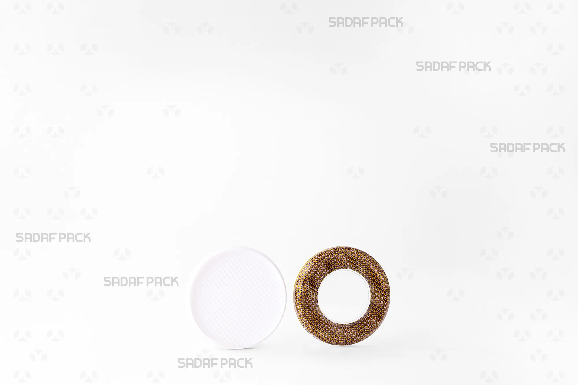 تصویر قوطی 6.5 فلزی اسپانیا صدف پک با درب باز شده در کنار بدنه برای نمایش فضای داخلی و کیفیت ساخت