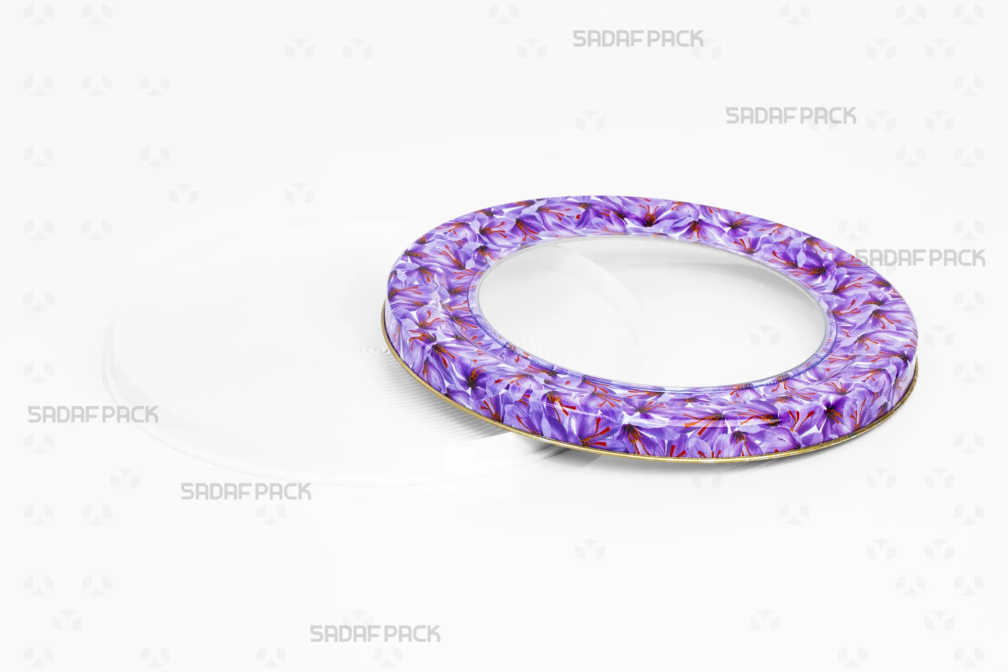 نمای بالای قوطی 17 فلزی اسپانیا کف صاف خالی طرح گل زعفران، با درب باز برای نمایش فضای داخل و طراحی روی قوطی.