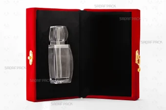 باکس مخملی زعفران صدف پک با درب باز، داخل مخمل مشکی، مقر چوبی برش لیزری و آذین متوسط در داخل برای بستهبندی لوکس هدیه و صادرات