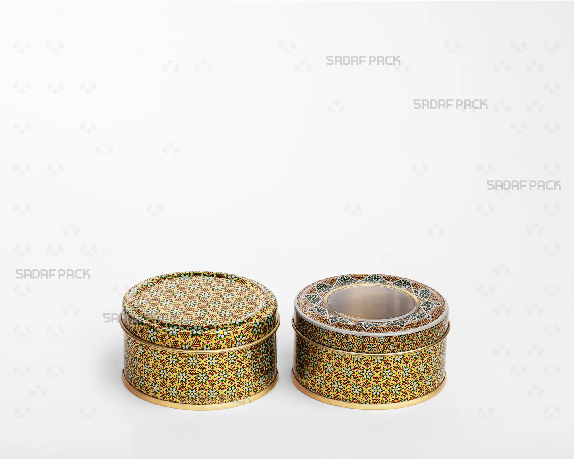 دو مدل قوطی فلزی ۷ سانت با ارتفاع ۳ سانت صدف پک با طرح خاتم سبز، یک نسخه با درب دارای طلق شفاف و نسخه دیگر با درب فلزی ساده که در کنار یکدیگر قرار گرفتهاند.