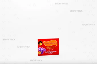 کارت زعفران 6×8 سانتیمتر صدف پک با رنگ قرمز-نارنجی، جنس کاغذ گلاسه و طرح حرم امام رضا شامل اطلاعات محصول به فارسی و انگلیسی، مناسب قرار گرفتن در پاکت یک گرم زعفران (قدیم و جدید) برای معرفی محصول و اطلاعرسانی به مشتری