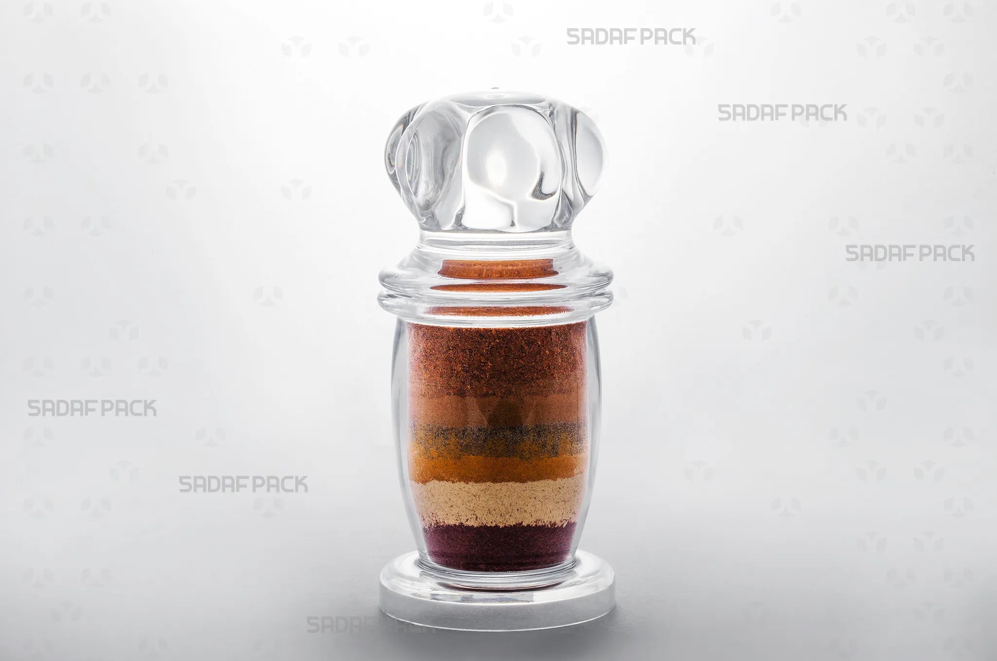 ظرف میلاد بزرگ پر شده با ادویه هفت قلم در نمای سهرخ، مناسب برای بستهبندی صادراتی