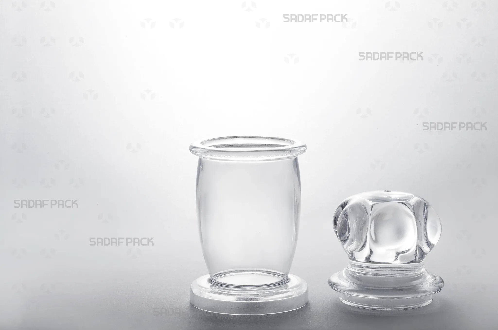 تصویر ظرف میلاد بزرگ با درب جدا شده در کنار بدنه، نمایش فضای داخلی و عمق ظرف