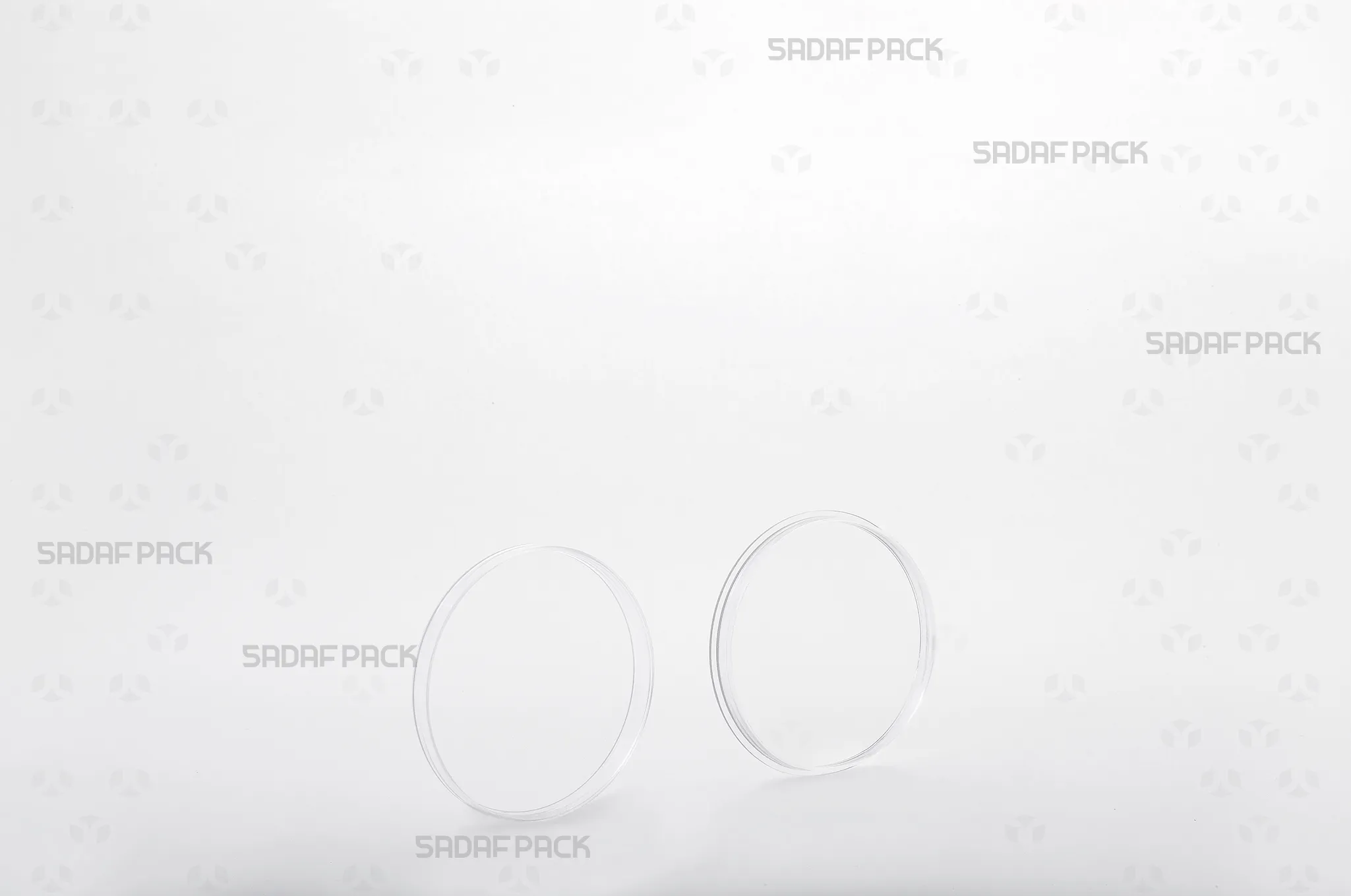 ظرف 5 تخت کریستال با درب باز شده در کنار بدنه، نمایش فضای داخلی برای بستهبندی ادویهجات