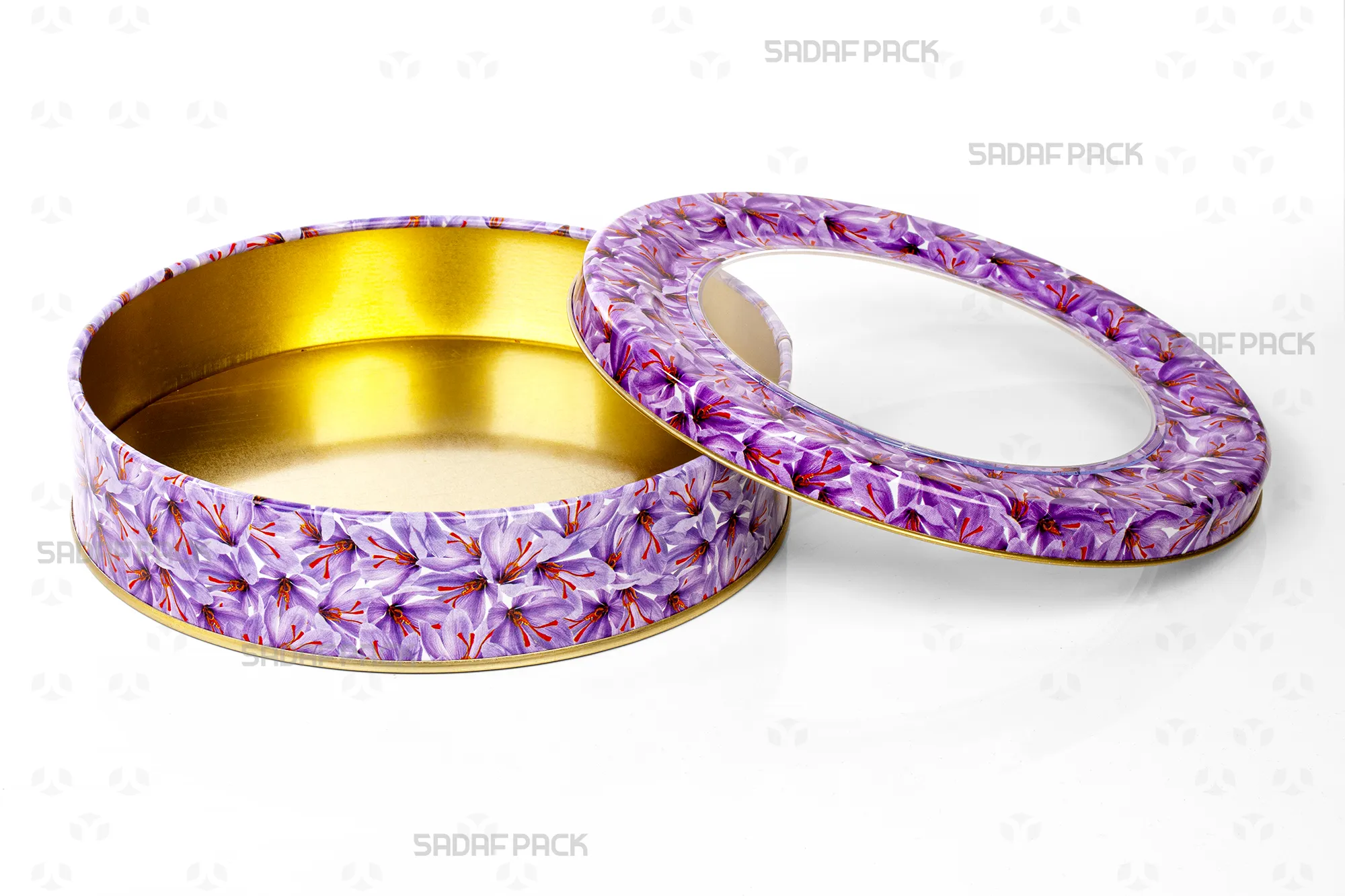 قوطی فلزی خالی صدف پک با قطر 17 و ارتفاع 3 سانتی متر، طرح گل زعفران، در حالت درب باز از نمای بالا که فضای داخلی آن مشخص است.