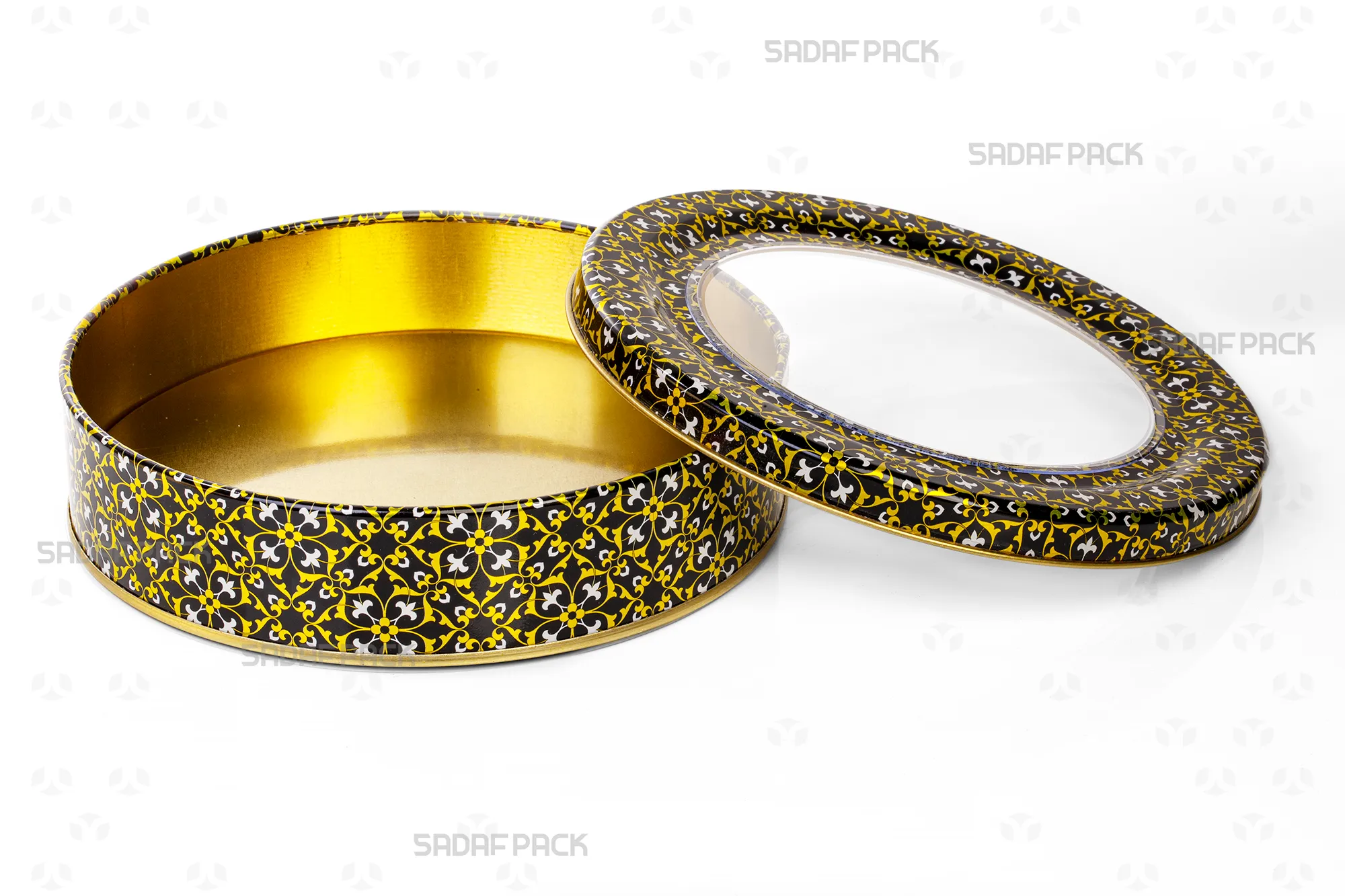 نمای بالا از قوطی فلزی خالی 17 سانتی متری صدف پک با طرح مشکی طلایی سفید، درب قوطی باز است و فضای داخلی آن دیده میشود.