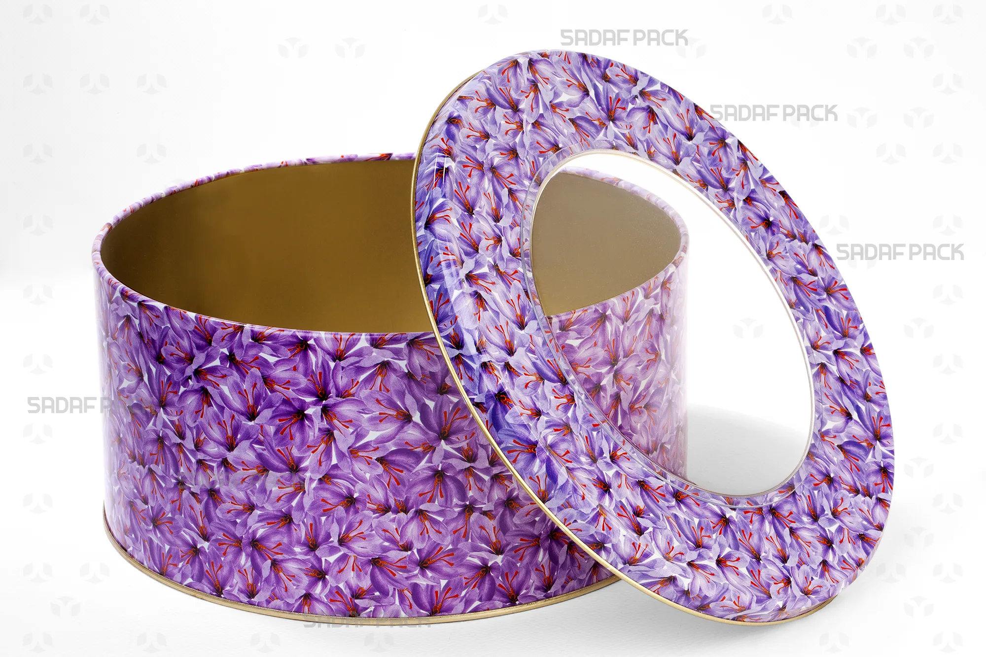 نمای بالا از قوطی فلزی 23 در 10 سانت صدف پک با طرح گل زعفران، درب باز است و فضای داخلی خالی قوطی برای نمایش ظرفیت دیده میشود.