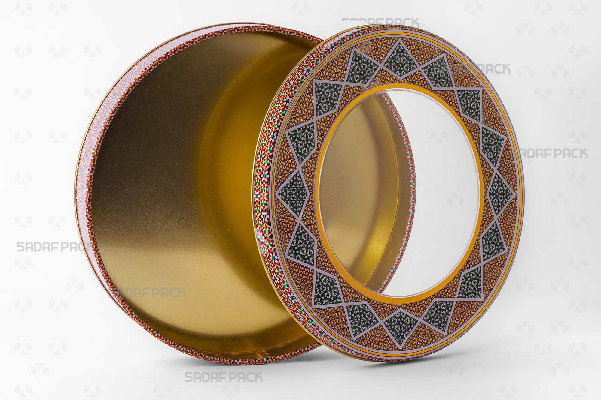 قوطی فلزی گرد 23 در 3 سانت با درب باز در کنار بدنه، نشاندهنده فضای داخلی و عمق ظرف