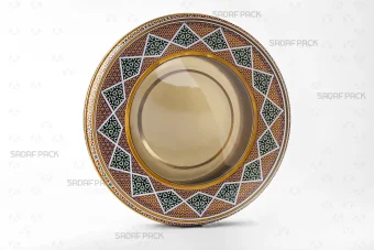نمای سه رخ قوطی فلزی گرد با قطر 23 سانتی متر و ارتفاع 2 سانتی متر برند صدف پک، مناسب برای بسته بندی های خاص و کادویی.