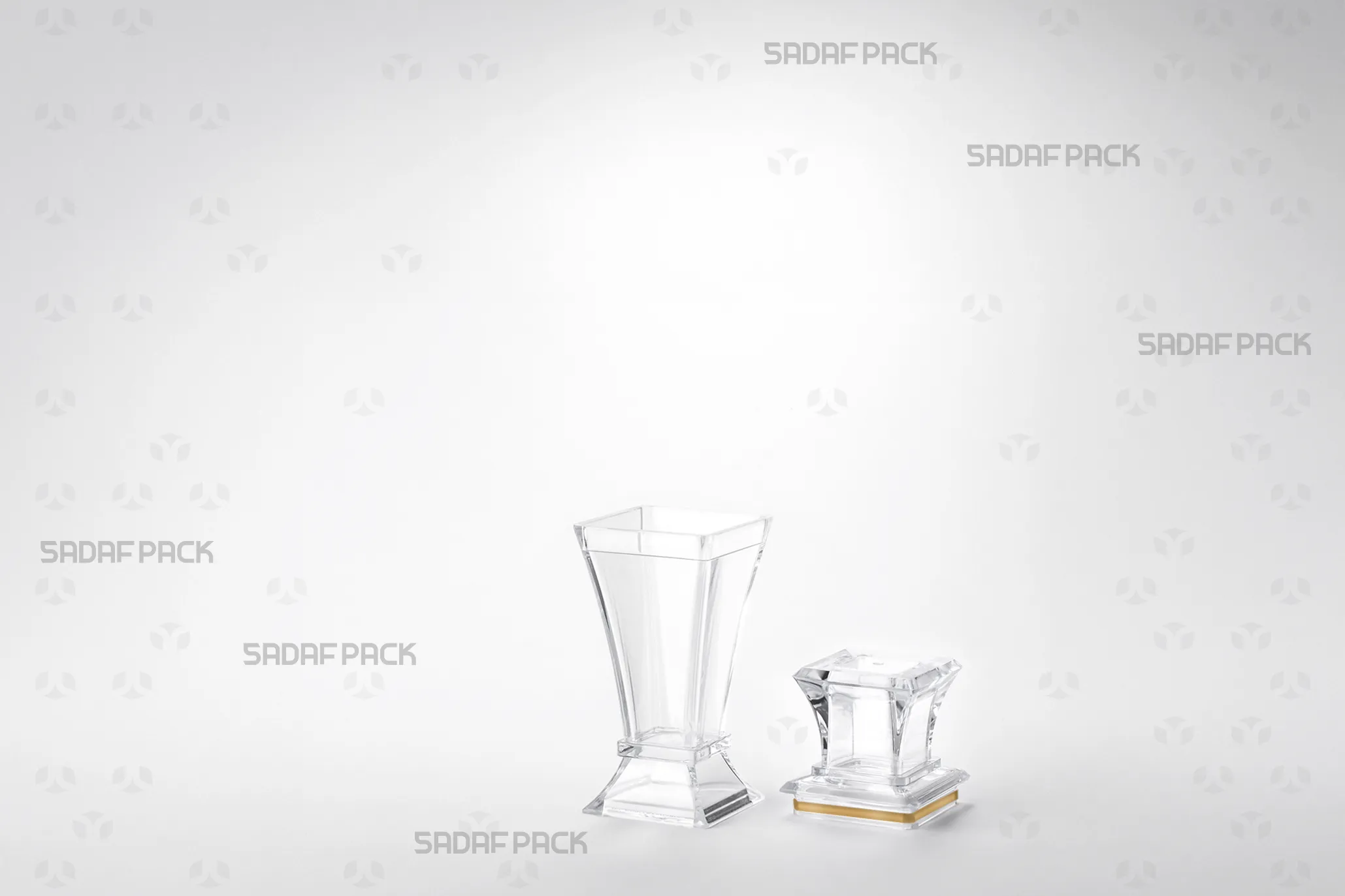 ظرف و درب جدا شده برلیان نقلی در کنار یکدیگر جهت نمایش فضای داخلی برای زعفران سرگل و نگین