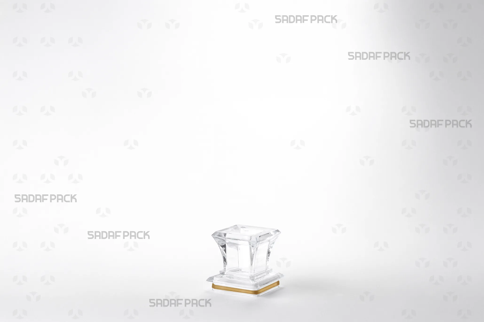 درب ظرف کریستالی برلیان نقلی با نمایش جزئیات طراحی و نحوه بسته شدن برای حفظ کیفیت محصول